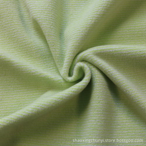 100 Polyester-Plattenmuster beide Seiten bürstete eine Seite Anti-auf-gedrucktes polares Fleece-Stoff für Kleidungsstücke Customized Color